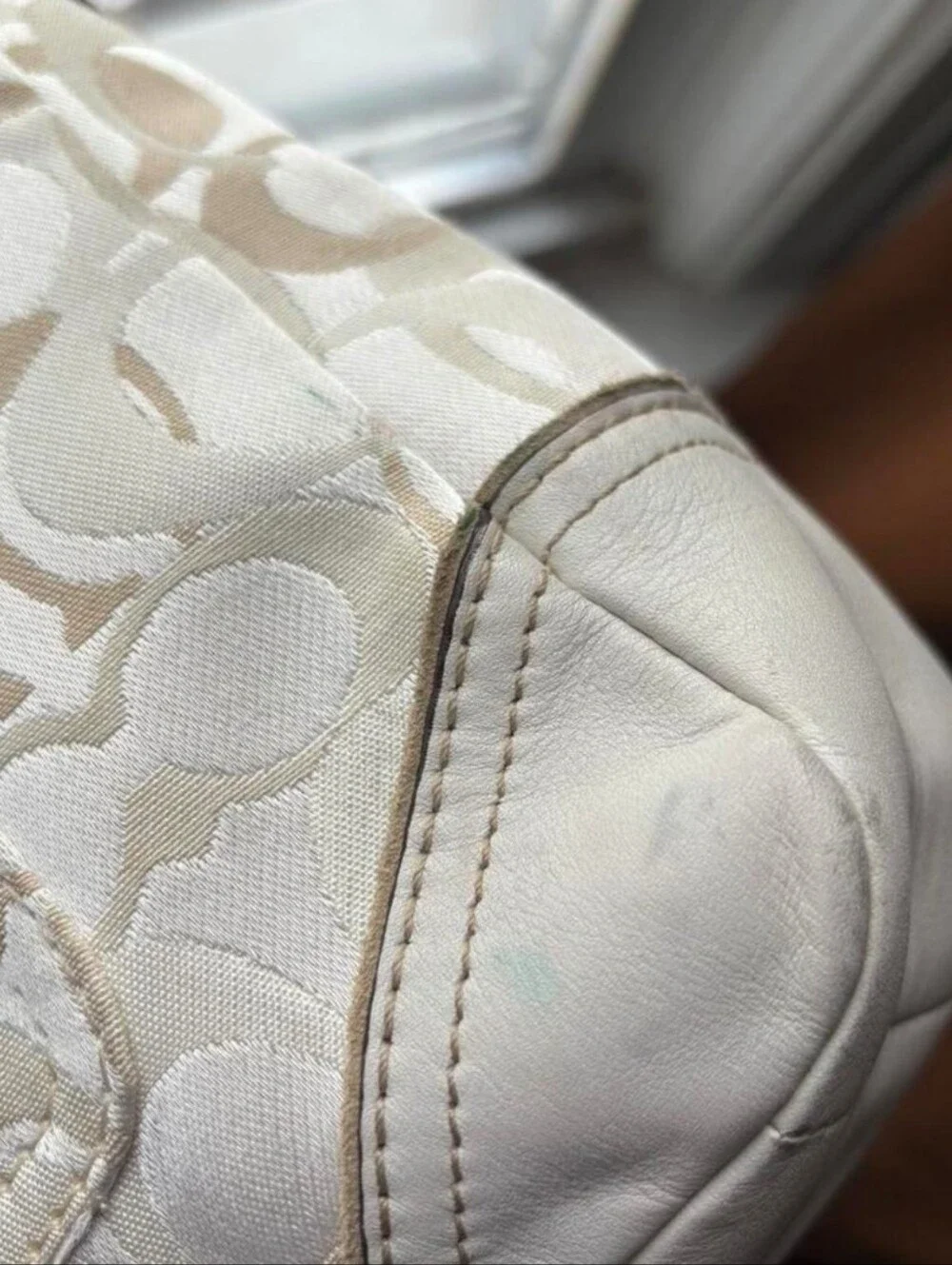 Coach Chelsea Optic Signature Ivory/Beige Shoulder Bag